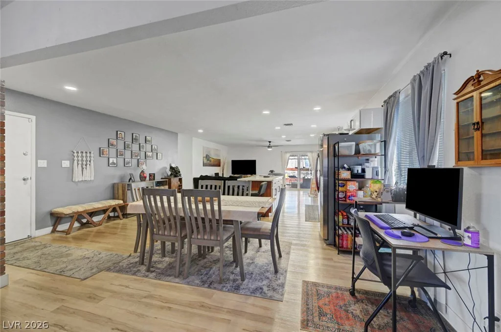 4526 Viking, Las Vegas, NV 89121