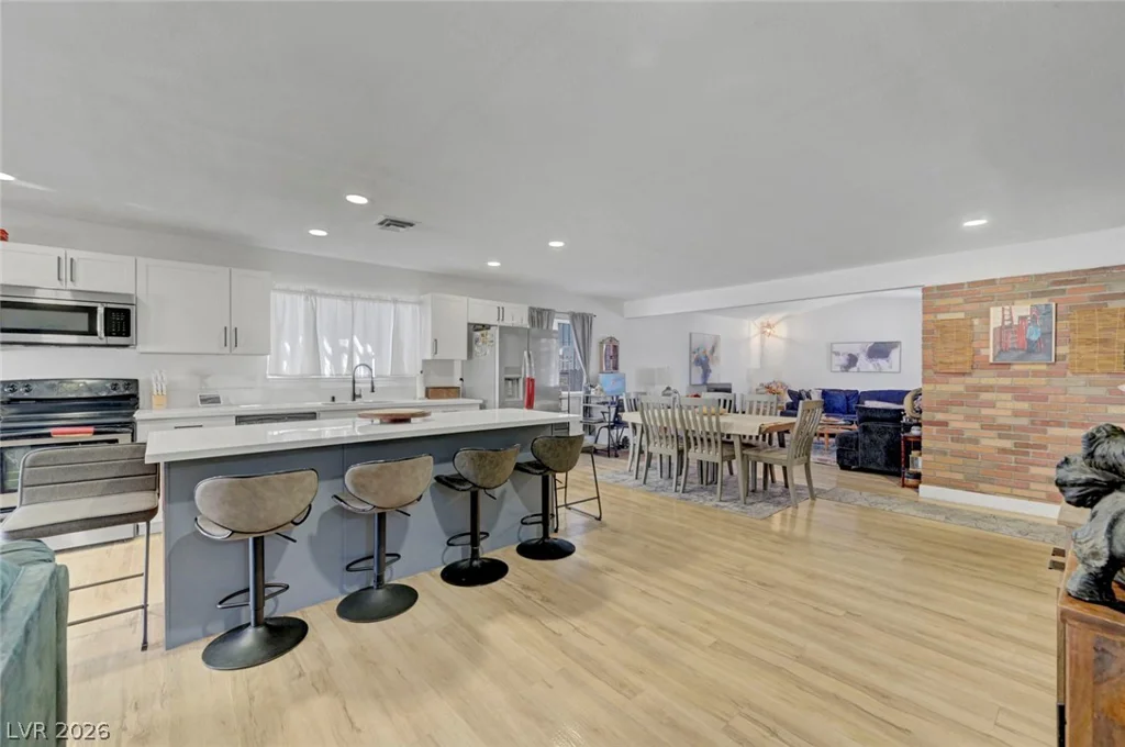 4526 Viking, Las Vegas, NV 89121
