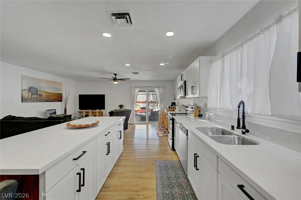 4526 Viking, Las Vegas, NV 89121