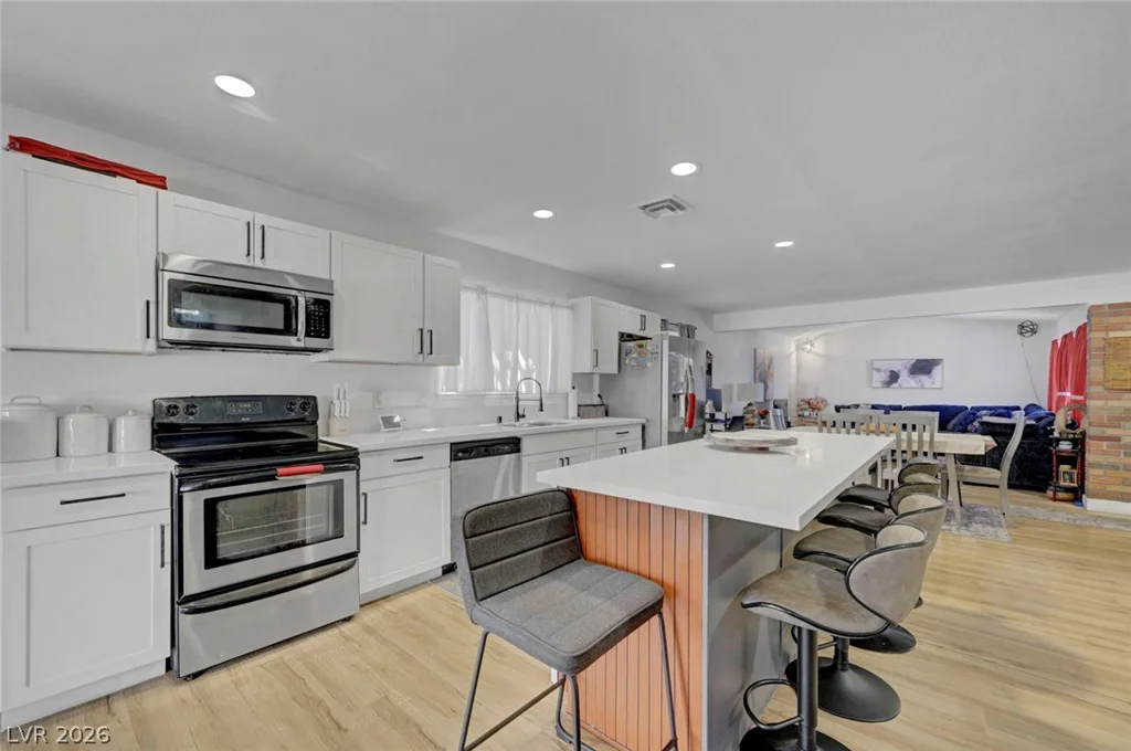 4526 Viking, Las Vegas, NV 89121