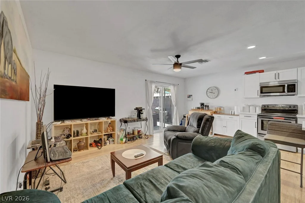 4526 Viking, Las Vegas, NV 89121