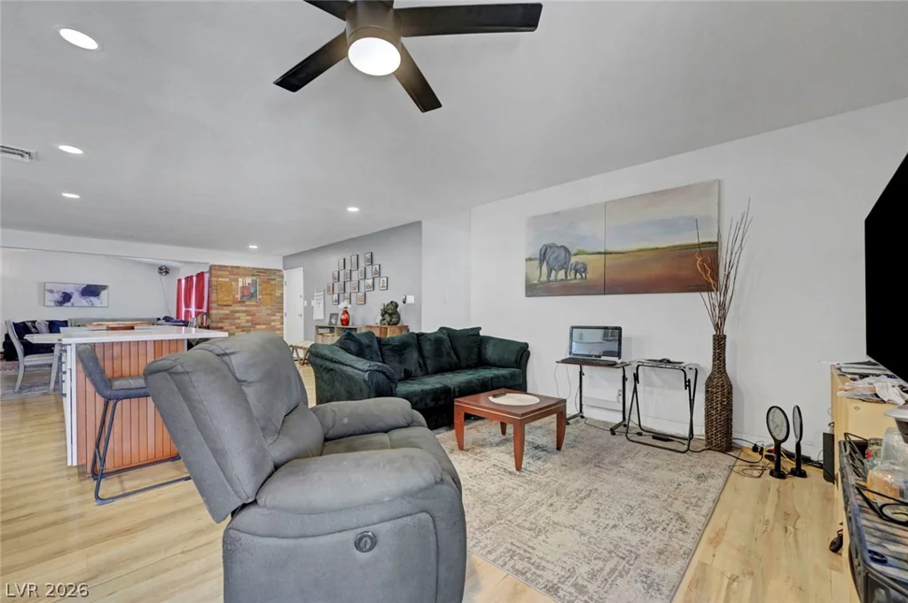 4526 Viking, Las Vegas, NV 89121