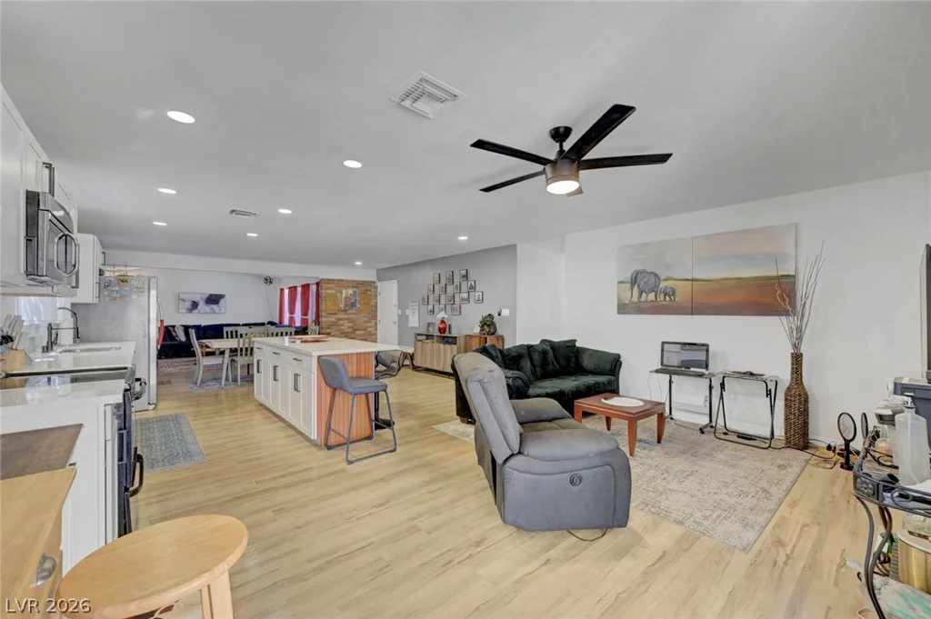 4526 Viking, Las Vegas, NV 89121