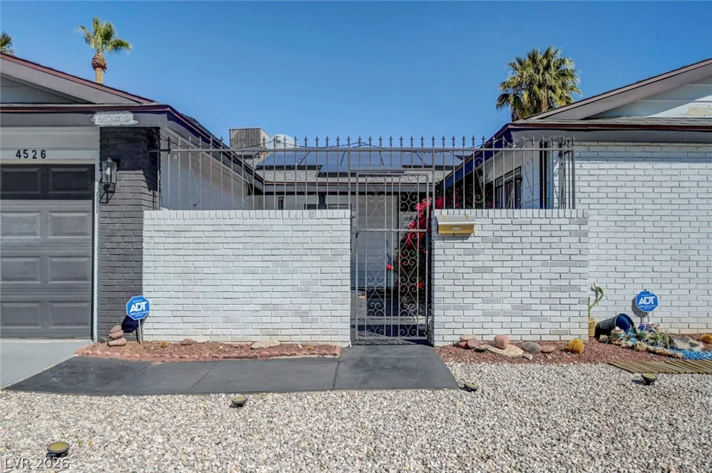 4526 Viking, Las Vegas, NV 89121