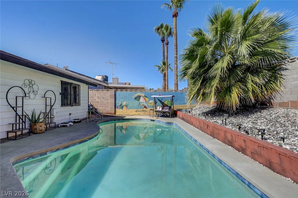 4526 Viking, Las Vegas, NV 89121