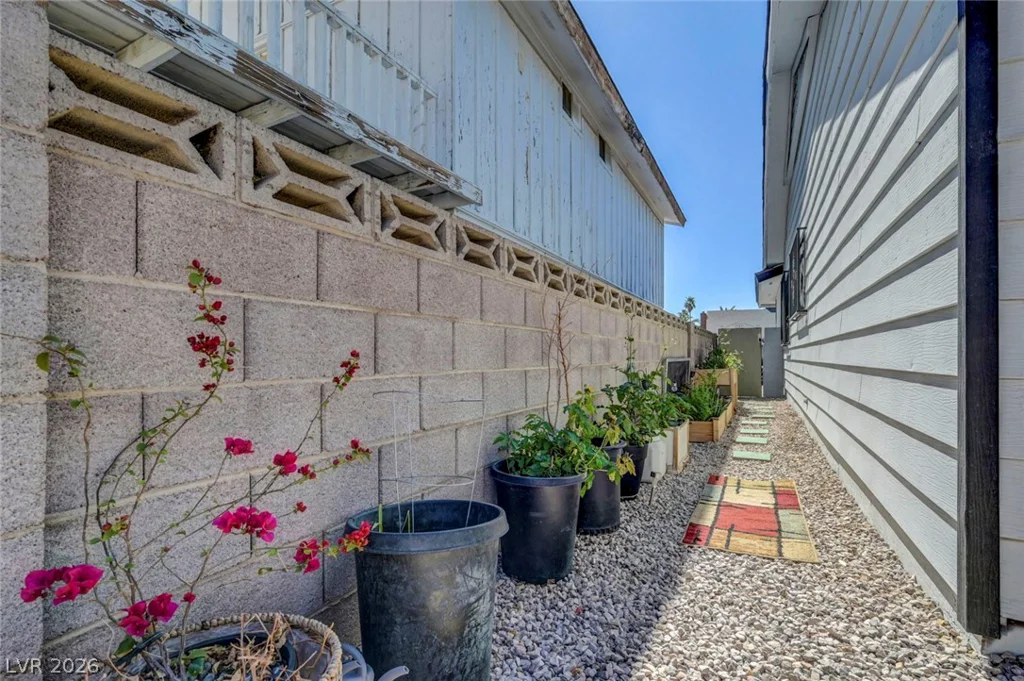 4526 Viking, Las Vegas, NV 89121
