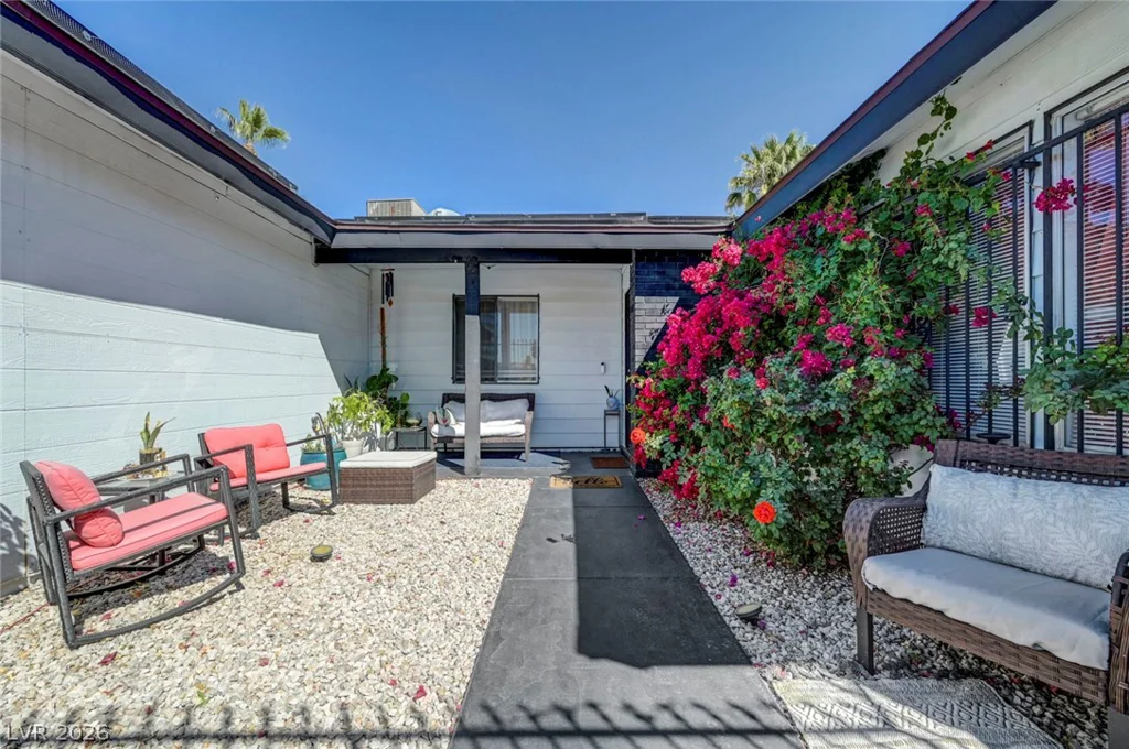 4526 Viking, Las Vegas, NV 89121