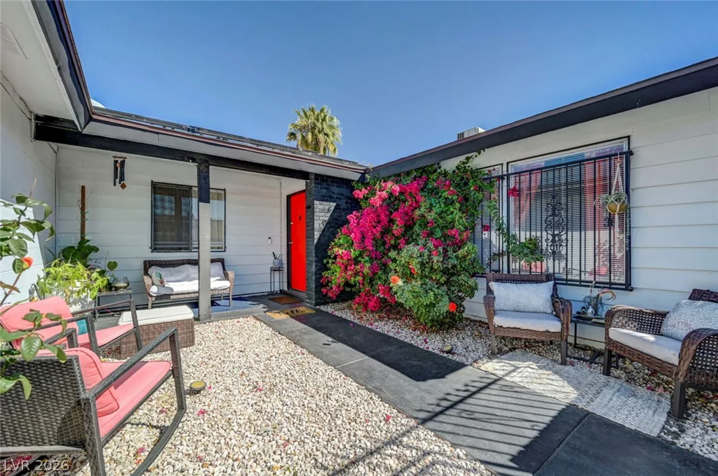 4526 Viking, Las Vegas, NV 89121