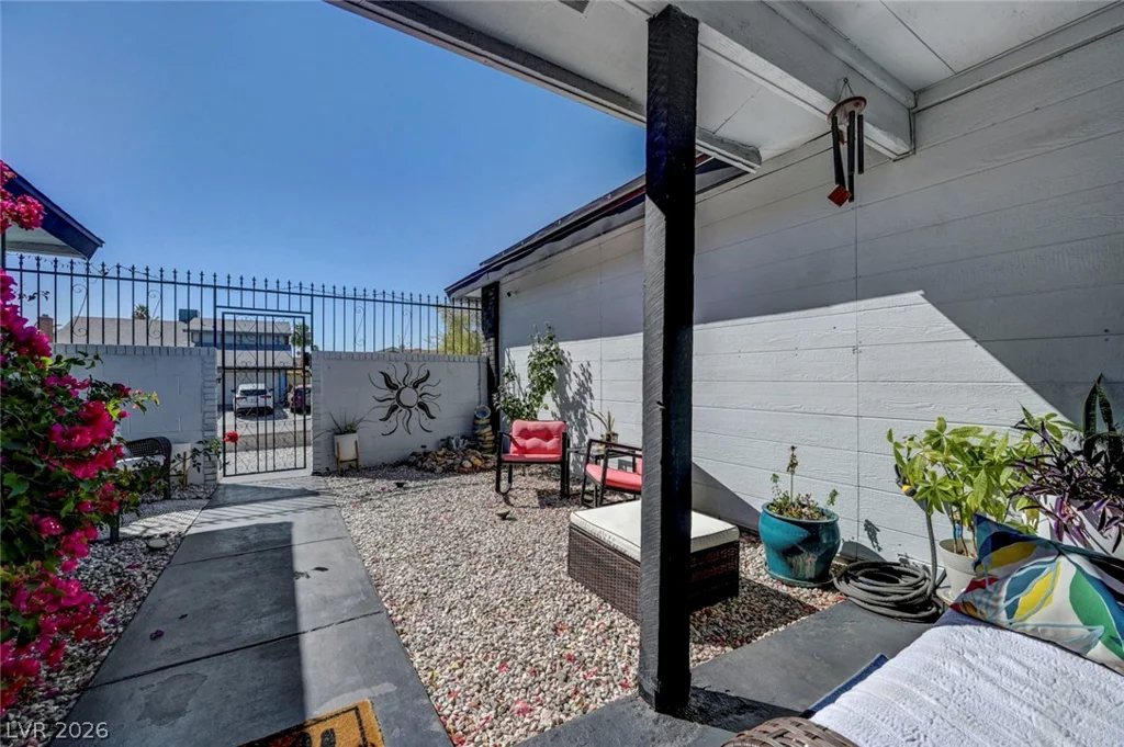4526 Viking, Las Vegas, NV 89121