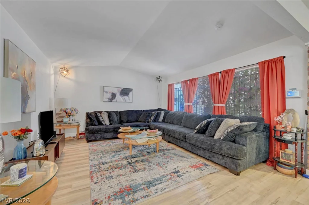 4526 Viking, Las Vegas, NV 89121