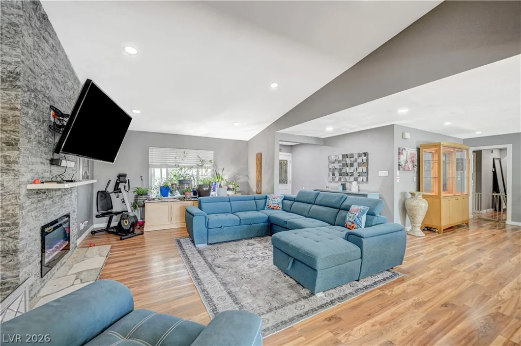 6358 Elmira, Las Vegas, NV 89118