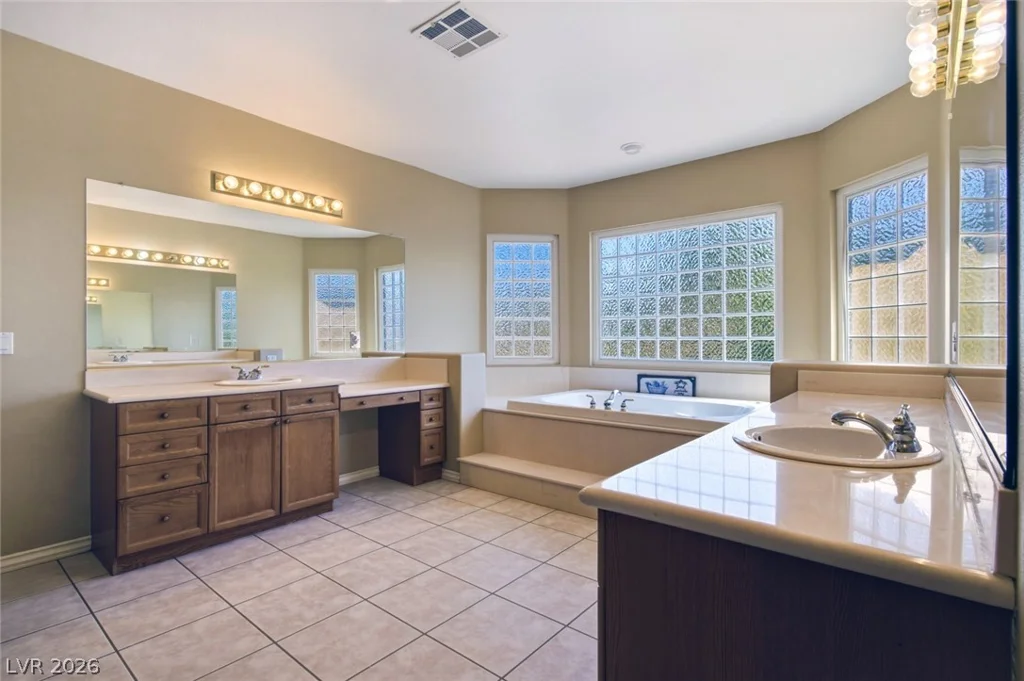 7140 Sudley, Las Vegas, NV 89131