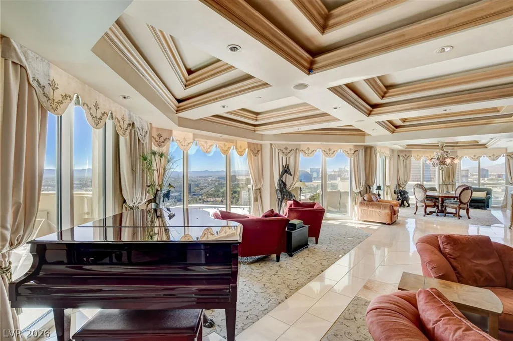 2877 Paradise, Las Vegas, NV 89109