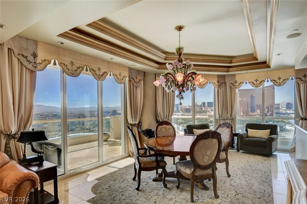 2877 Paradise, Las Vegas, NV 89109