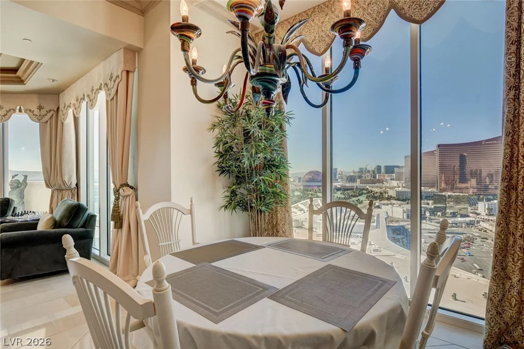 2877 Paradise, Las Vegas, NV 89109