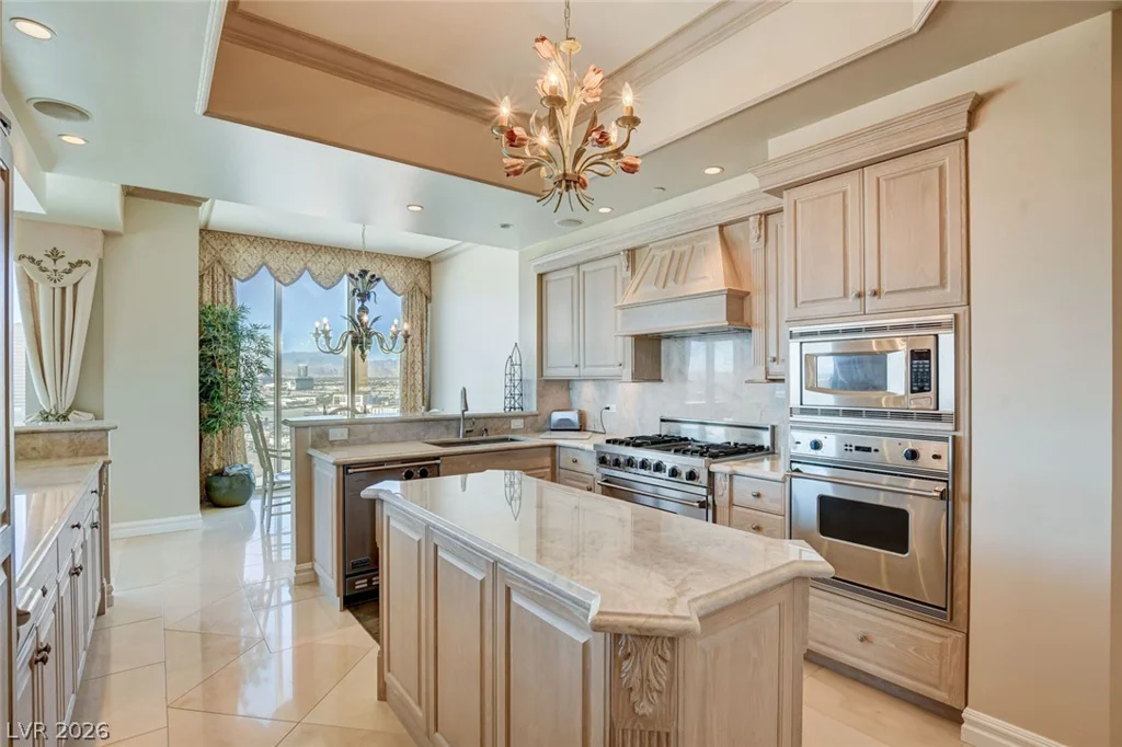 2877 Paradise, Las Vegas, NV 89109