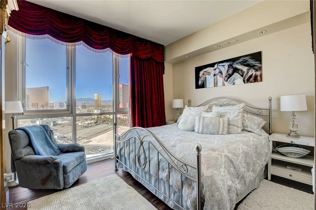 2877 Paradise, Las Vegas, NV 89109