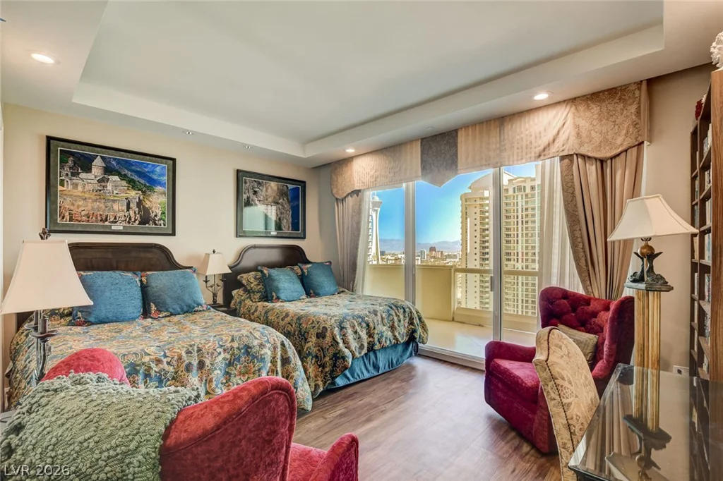 2877 Paradise, Las Vegas, NV 89109