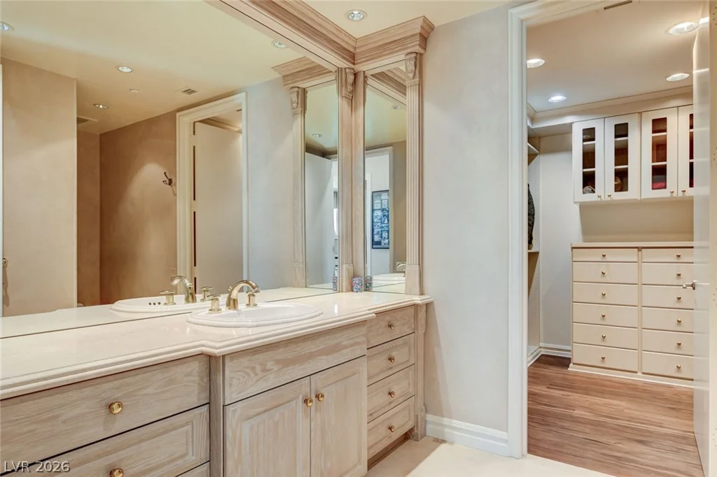 2877 Paradise, Las Vegas, NV 89109