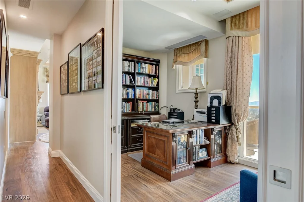 2877 Paradise, Las Vegas, NV 89109