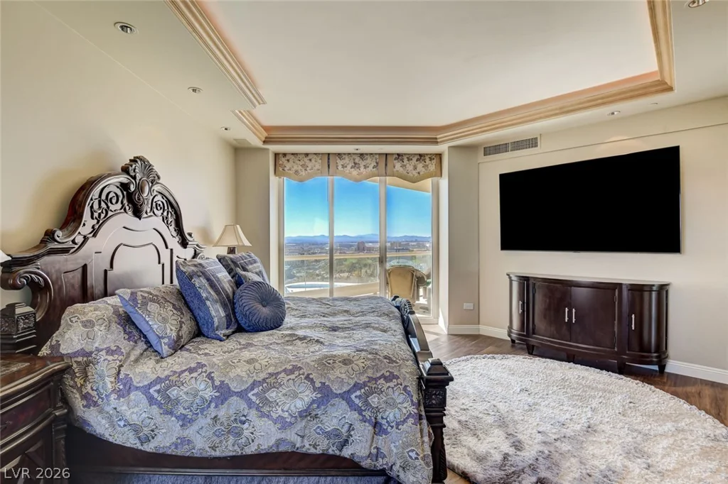 2877 Paradise, Las Vegas, NV 89109