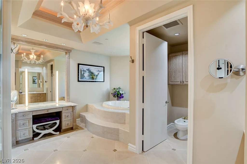 2877 Paradise, Las Vegas, NV 89109