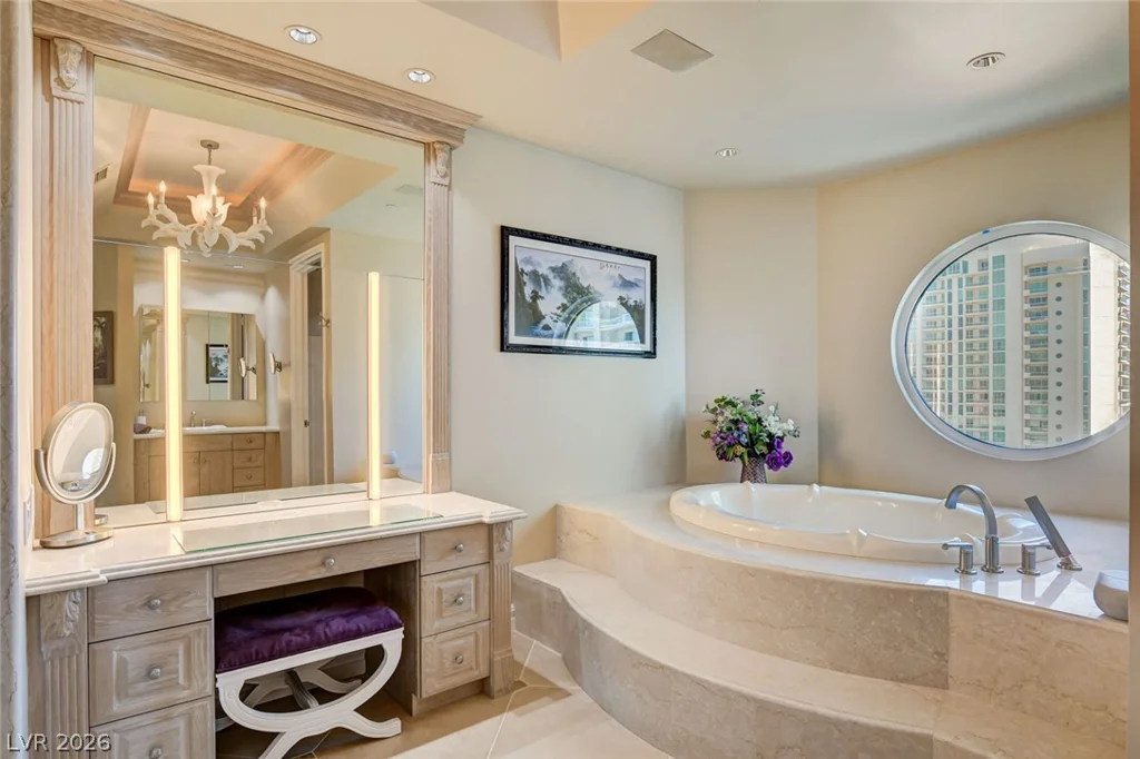 2877 Paradise, Las Vegas, NV 89109