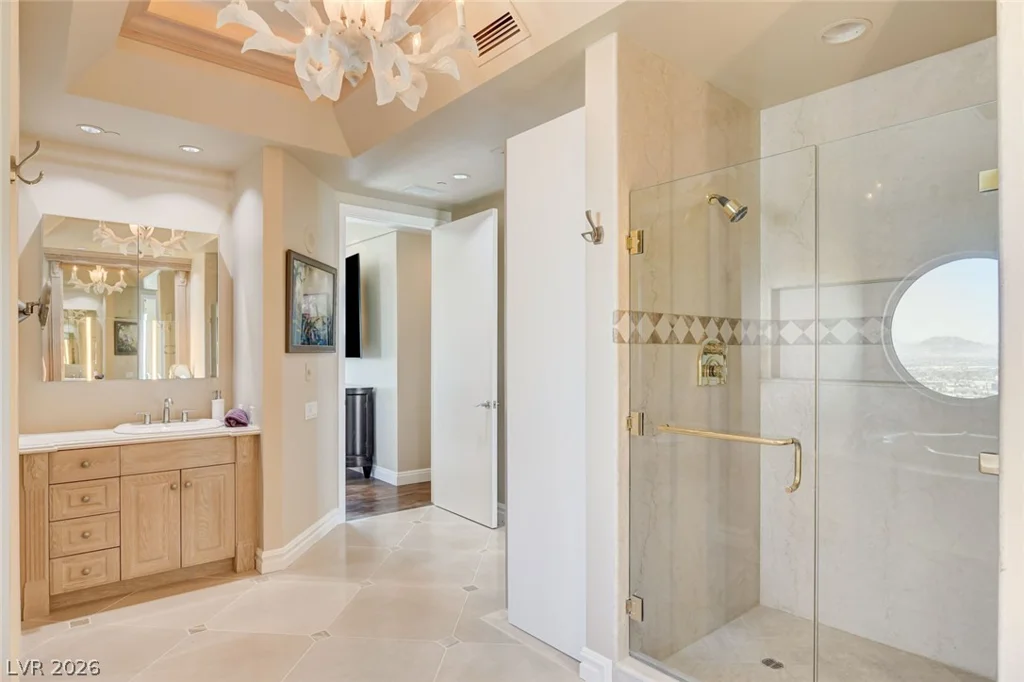 2877 Paradise, Las Vegas, NV 89109