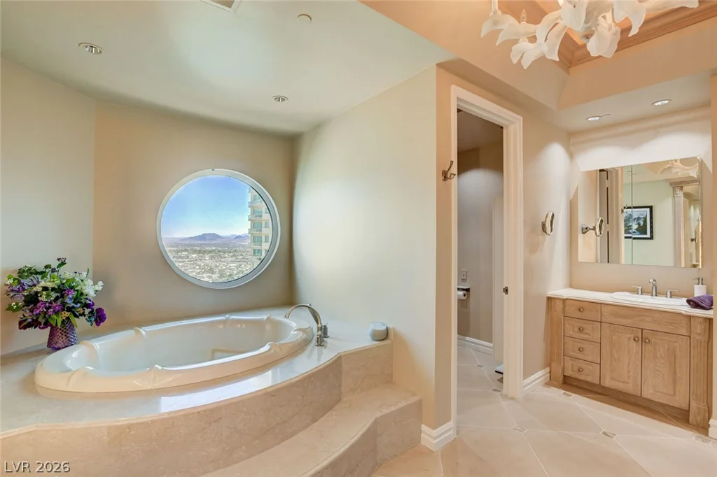 2877 Paradise, Las Vegas, NV 89109