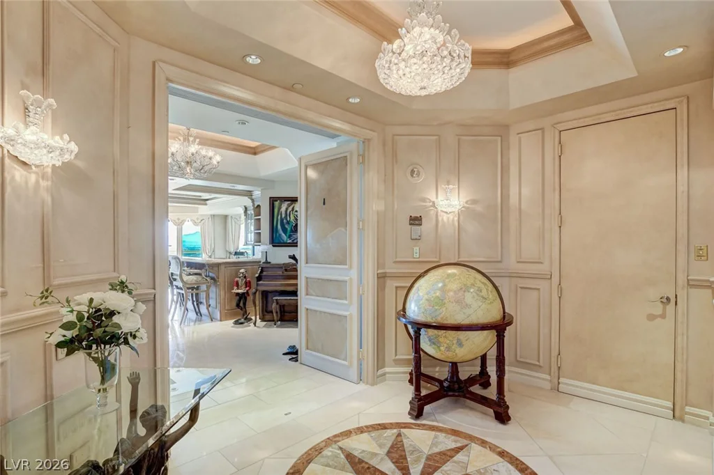 2877 Paradise, Las Vegas, NV 89109