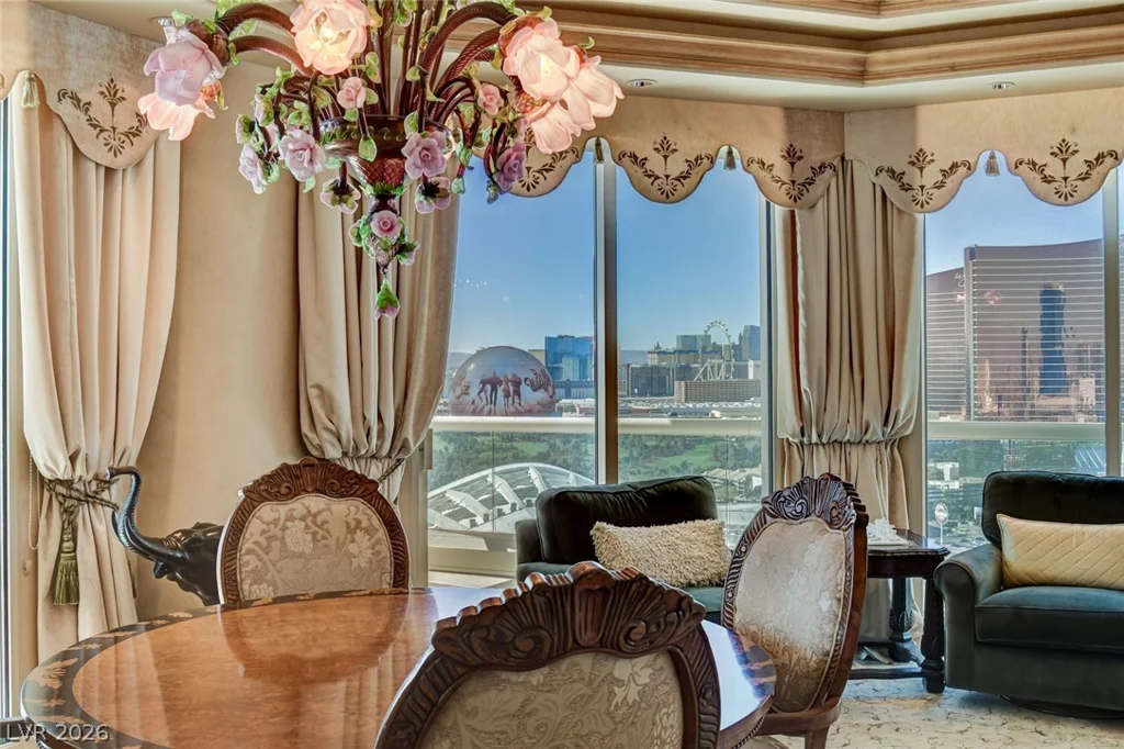 2877 Paradise, Las Vegas, NV 89109