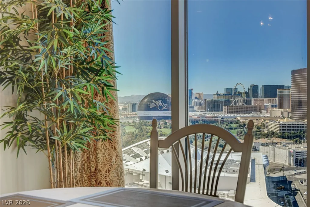 2877 Paradise, Las Vegas, NV 89109