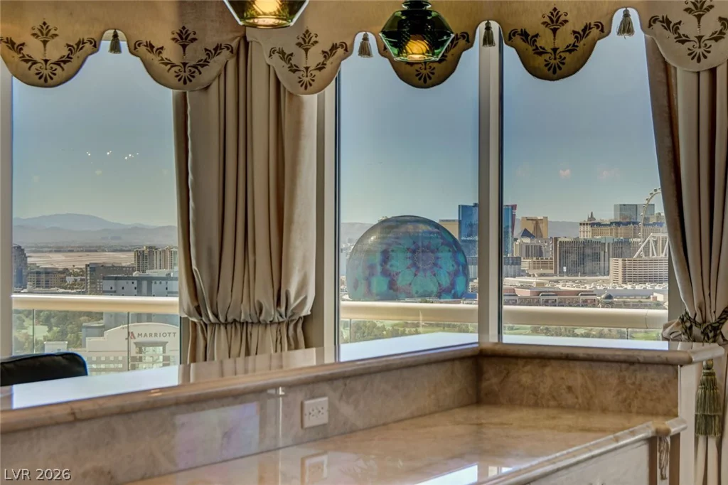 2877 Paradise, Las Vegas, NV 89109