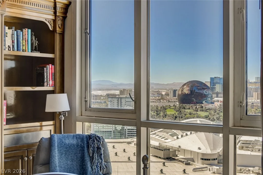 2877 Paradise, Las Vegas, NV 89109