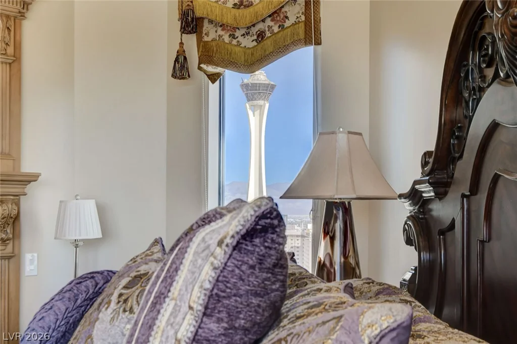 2877 Paradise, Las Vegas, NV 89109