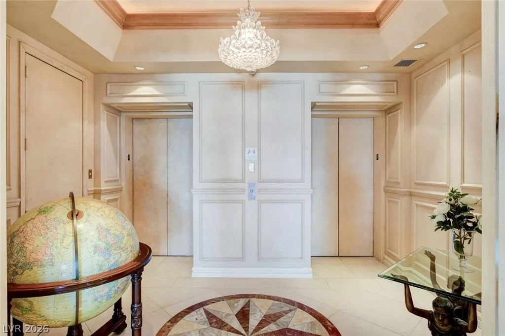 2877 Paradise, Las Vegas, NV 89109