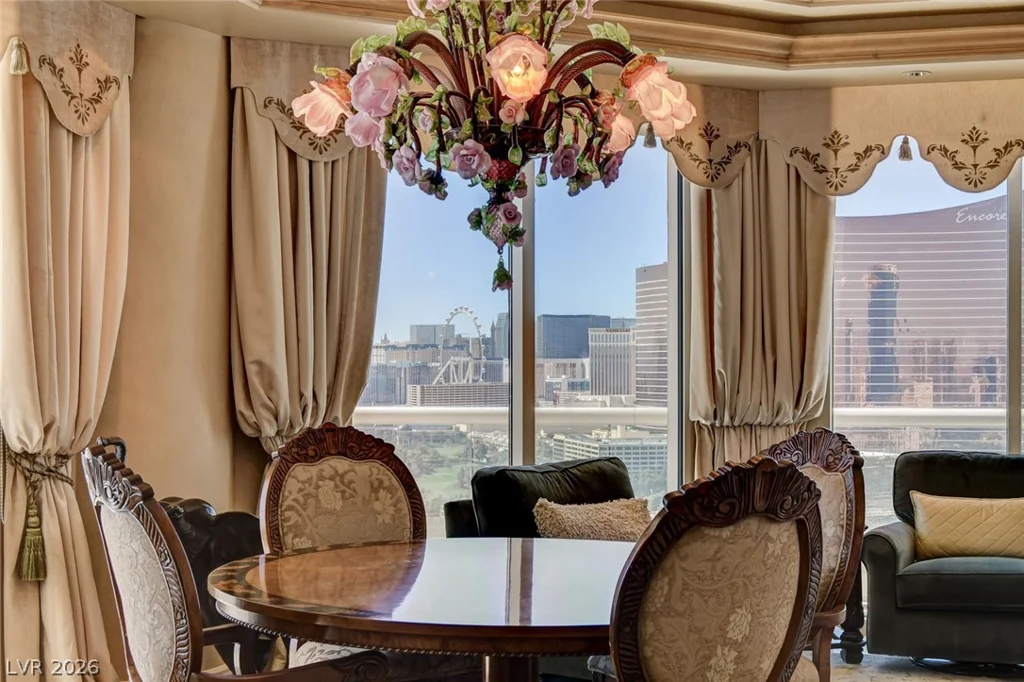 2877 Paradise, Las Vegas, NV 89109