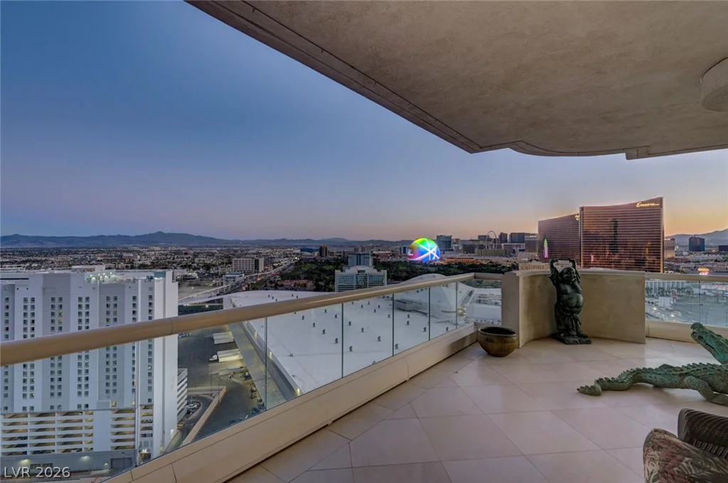 2877 Paradise, Las Vegas, NV 89109