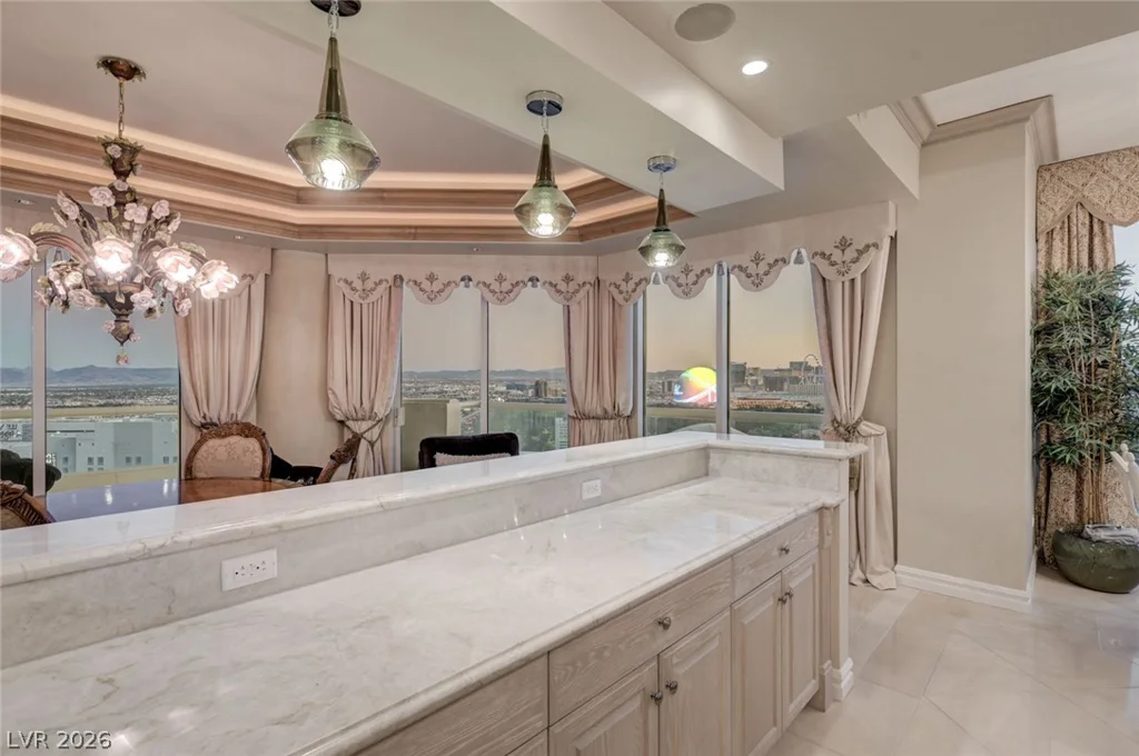 2877 Paradise, Las Vegas, NV 89109
