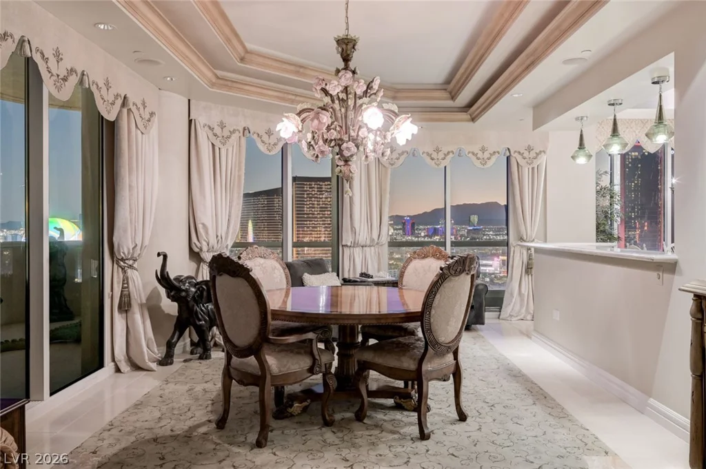 2877 Paradise, Las Vegas, NV 89109
