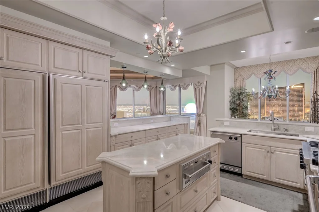 2877 Paradise, Las Vegas, NV 89109
