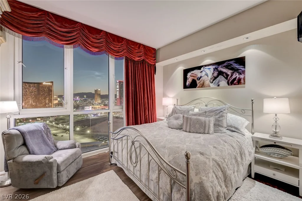 2877 Paradise, Las Vegas, NV 89109