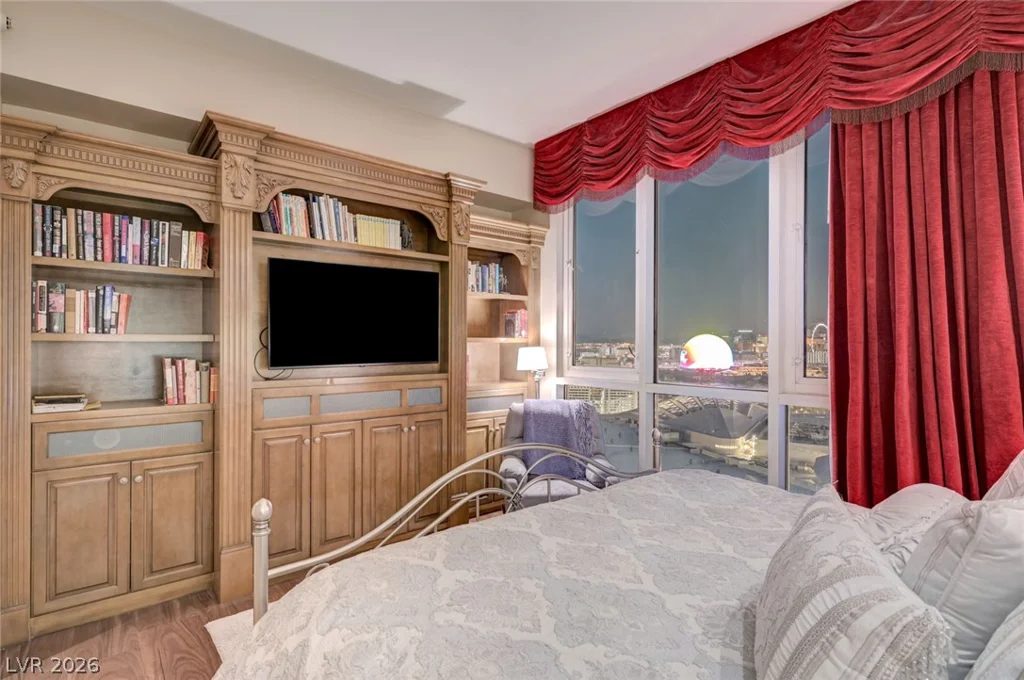2877 Paradise, Las Vegas, NV 89109