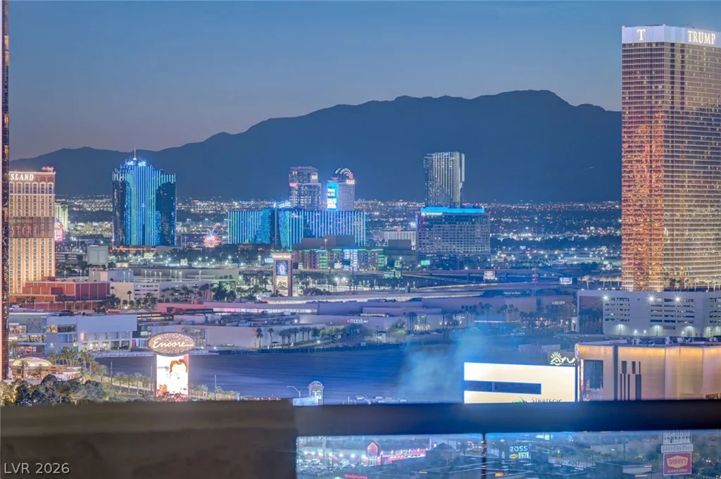 2877 Paradise, Las Vegas, NV 89109