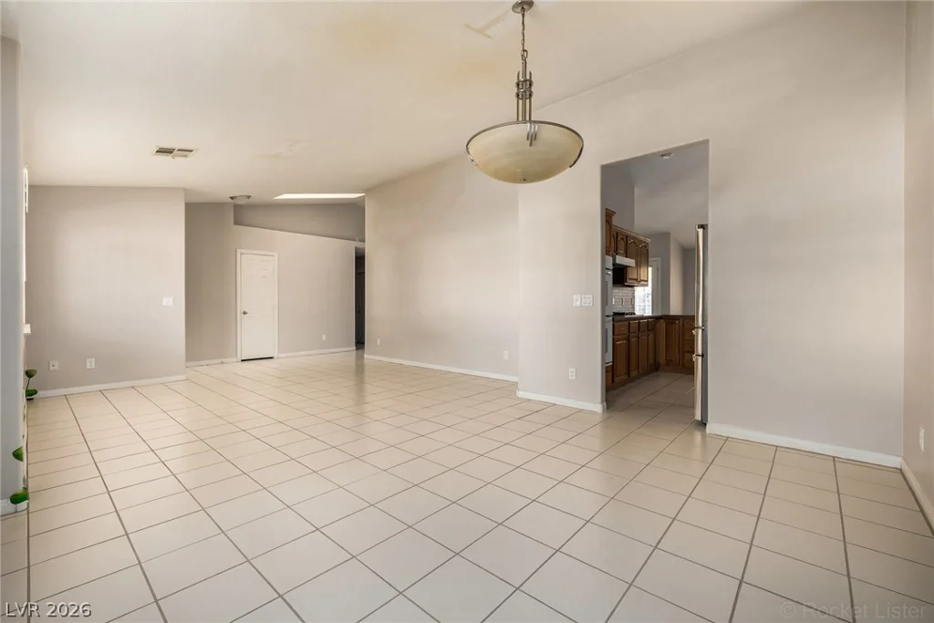 9021 Sunny Hills, Las Vegas, NV 89147