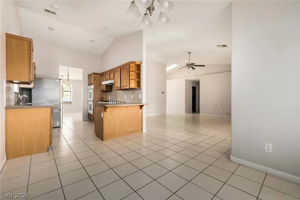 9021 Sunny Hills, Las Vegas, NV 89147
