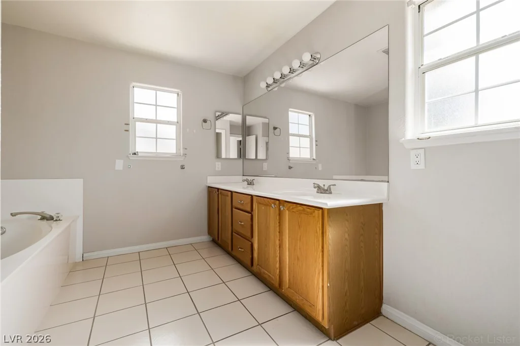 9021 Sunny Hills, Las Vegas, NV 89147