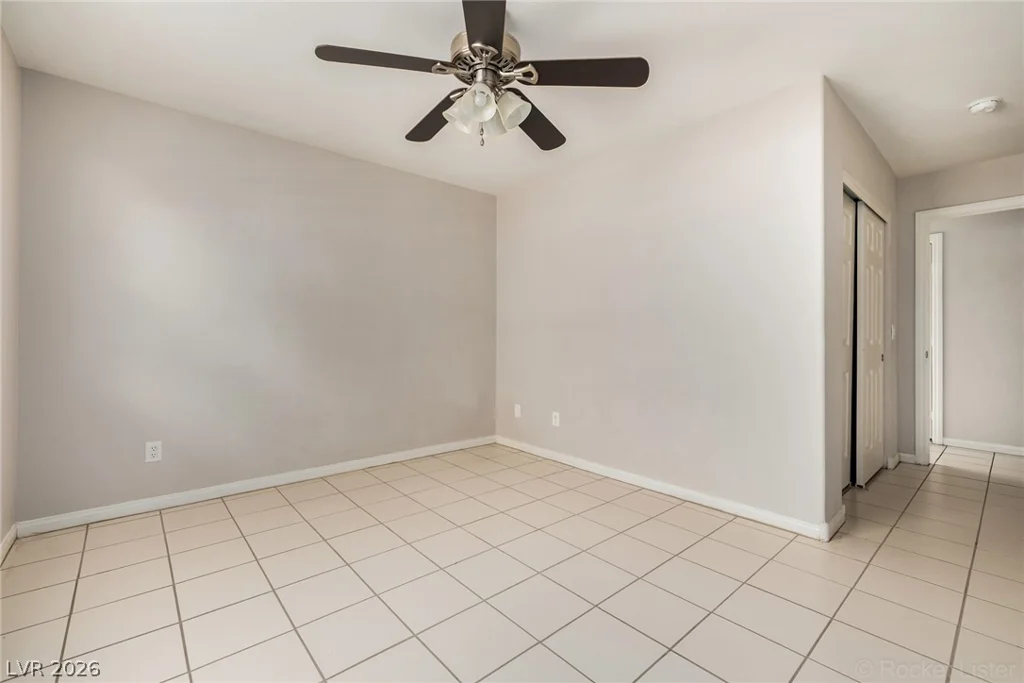 9021 Sunny Hills, Las Vegas, NV 89147