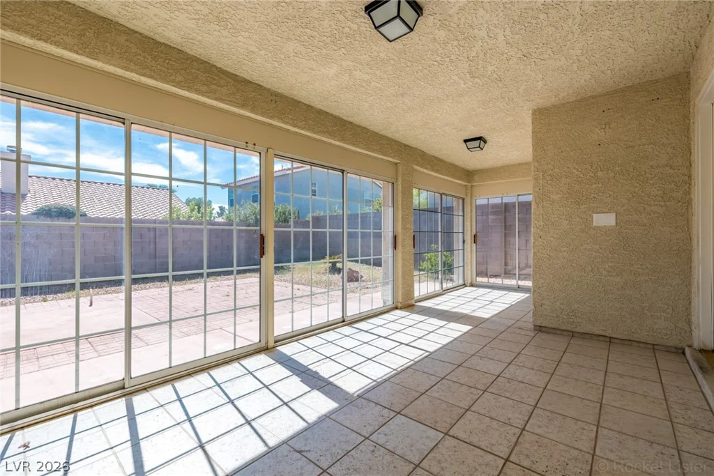 9021 Sunny Hills, Las Vegas, NV 89147