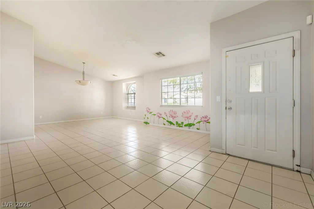 9021 Sunny Hills, Las Vegas, NV 89147